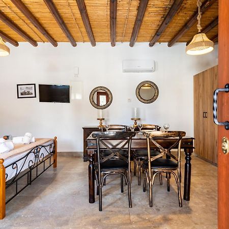 Stone Court Boutique Studios มิโลว์ ภายนอก รูปภาพ