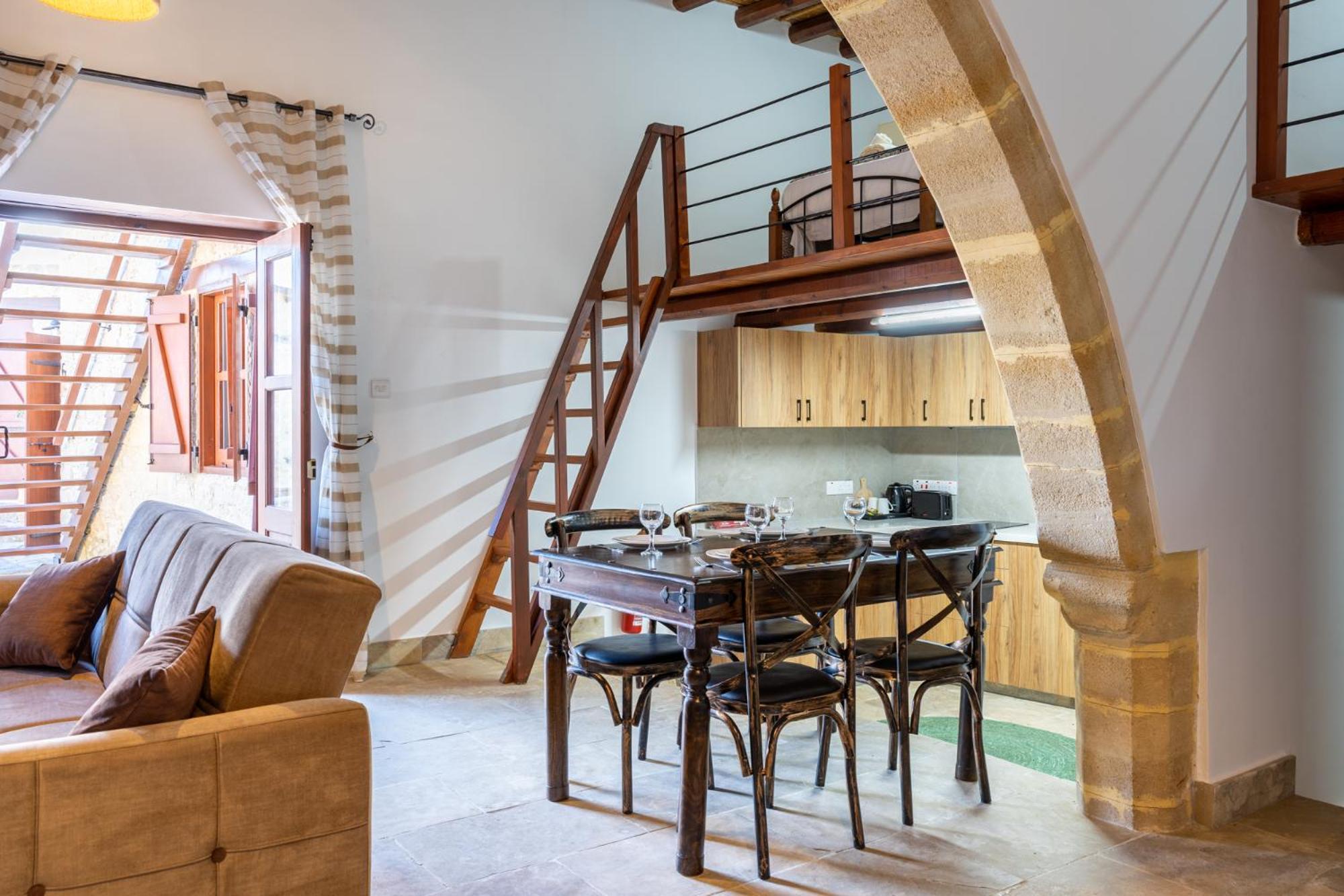 Stone Court Boutique Studios มิโลว์ ภายนอก รูปภาพ